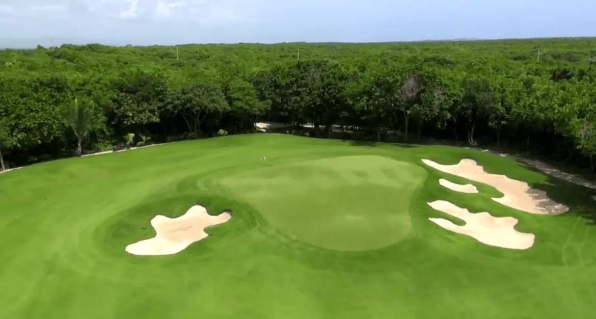 Rr95x2yhc2 Golf course hard rock 3