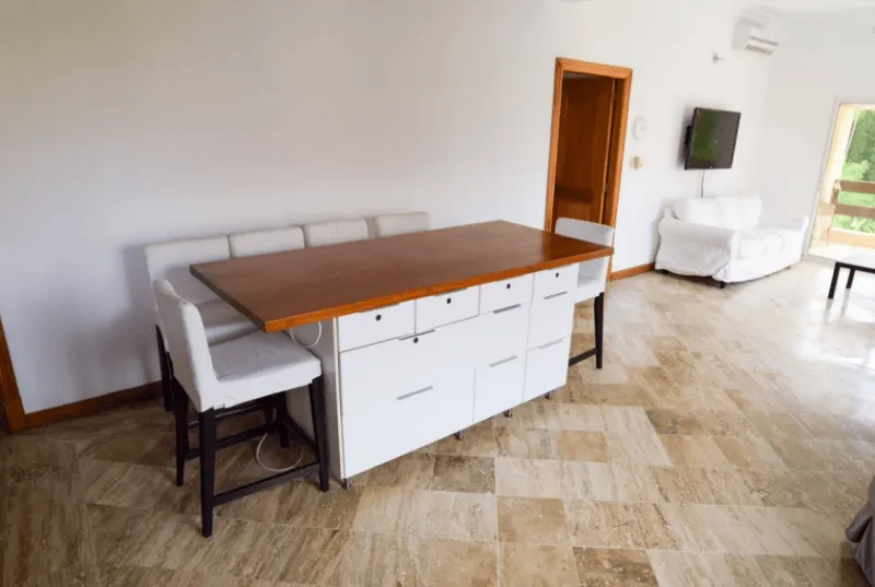 Amplio Penthouse de dos habitaciones en venta con 2 balcones, a 2 minutos a pie de la playa de Punta Cana