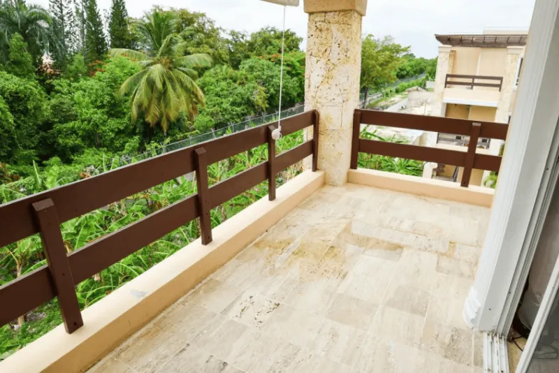 Amplio Penthouse de dos habitaciones en venta con 2 balcones, a 2 minutos a pie de la playa de Punta Cana