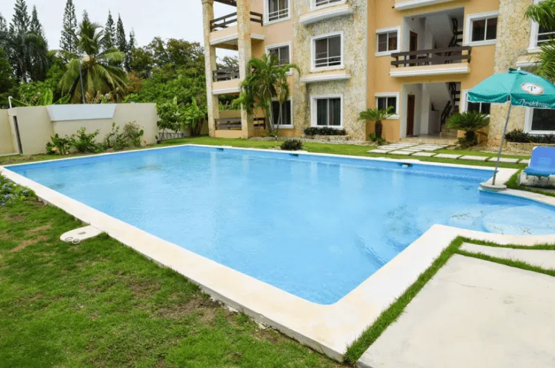 Amplio Penthouse de dos habitaciones en venta con 2 balcones, a 2 minutos a pie de la playa de Punta Cana
