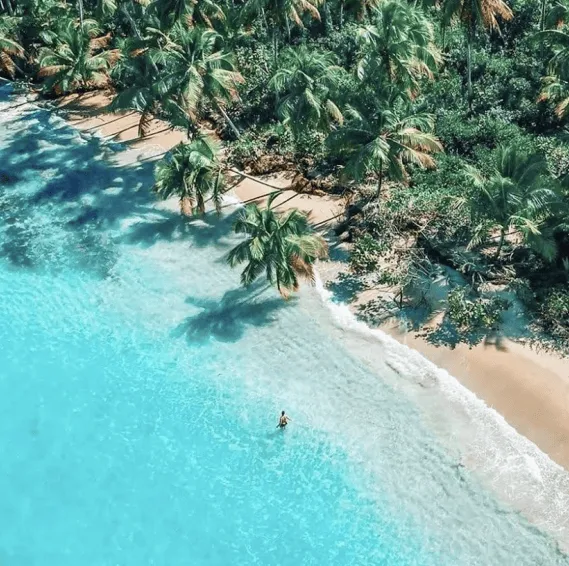 Amplio Penthouse de dos habitaciones en venta con 2 balcones, a 2 minutos a pie de la playa de Punta Cana