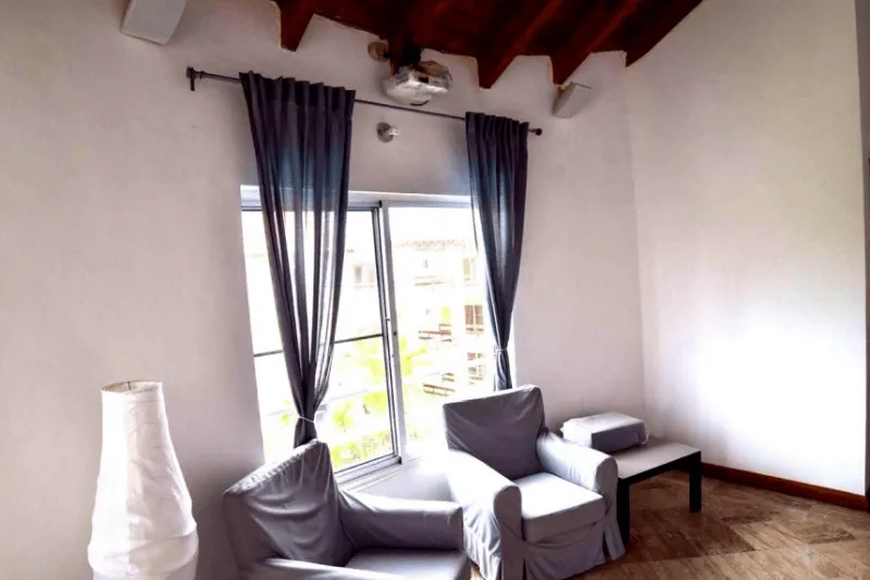 Amplio Penthouse de dos habitaciones en venta con 2 balcones, a 2 minutos a pie de la playa de Punta Cana