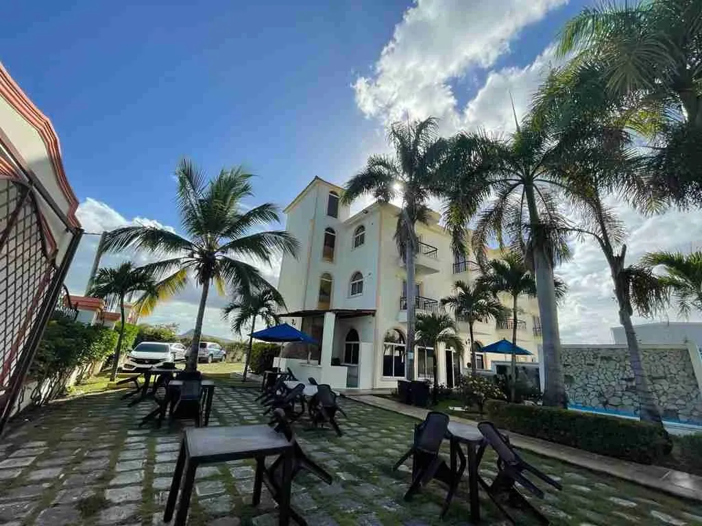 Dos edificios hoteleros con 42 habitaciones en venta situados a 8 minutos de la playa de Punta Cana
