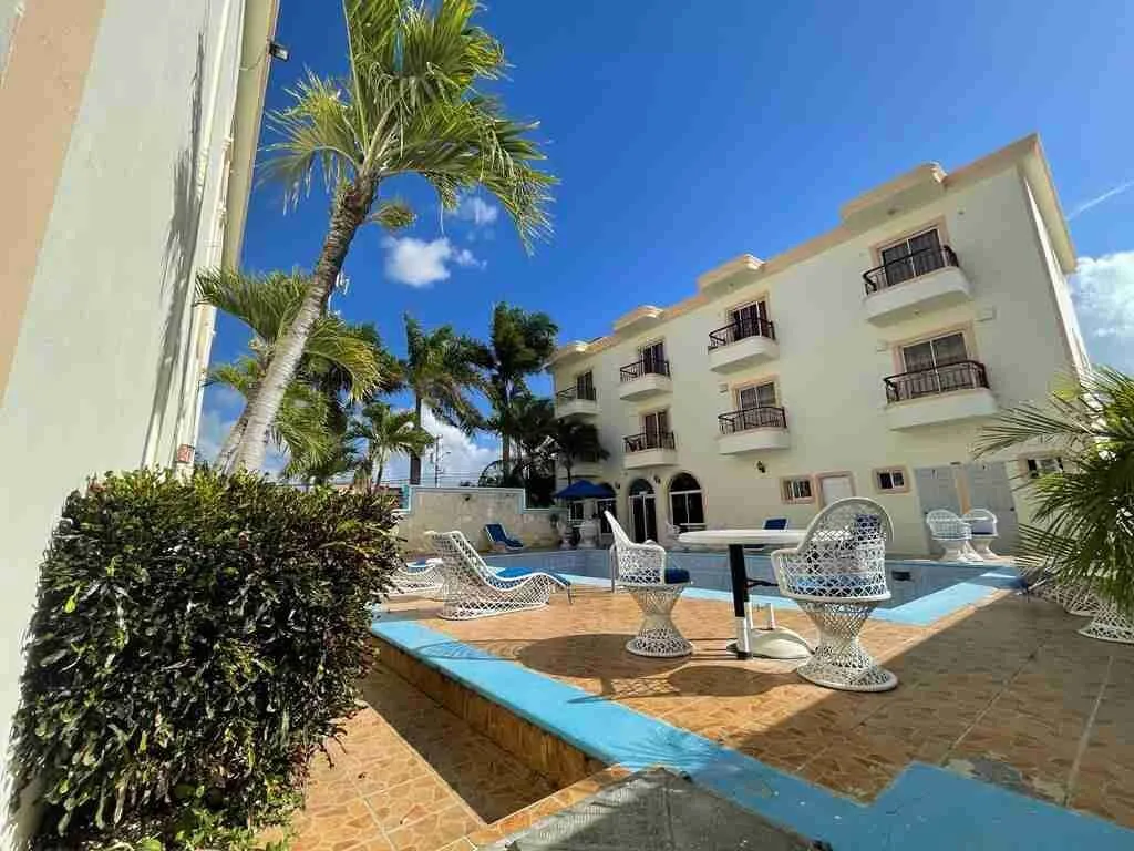 Dos edificios hoteleros con 42 habitaciones en venta situados a 8 minutos de la playa de Punta Cana