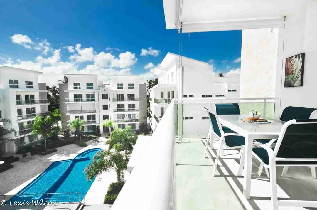 Magnifique appartement-terrasse de trois chambres à vendre avec vue sur la piscine à Punta Cana