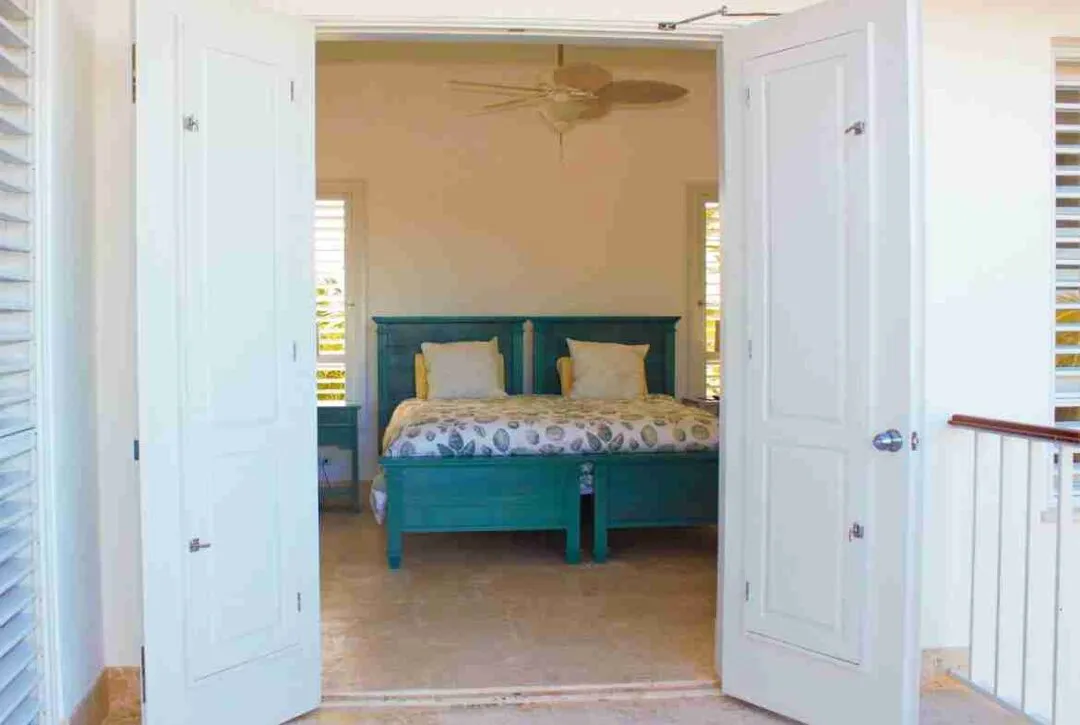 Exclusive five bedroom villa for sale in Punta Cana with stunning sea views and a golf course. 12