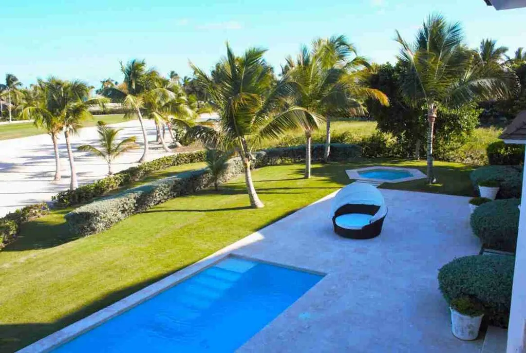 Exclusive five bedroom villa for sale in Punta Cana with stunning sea views and a golf course. 15