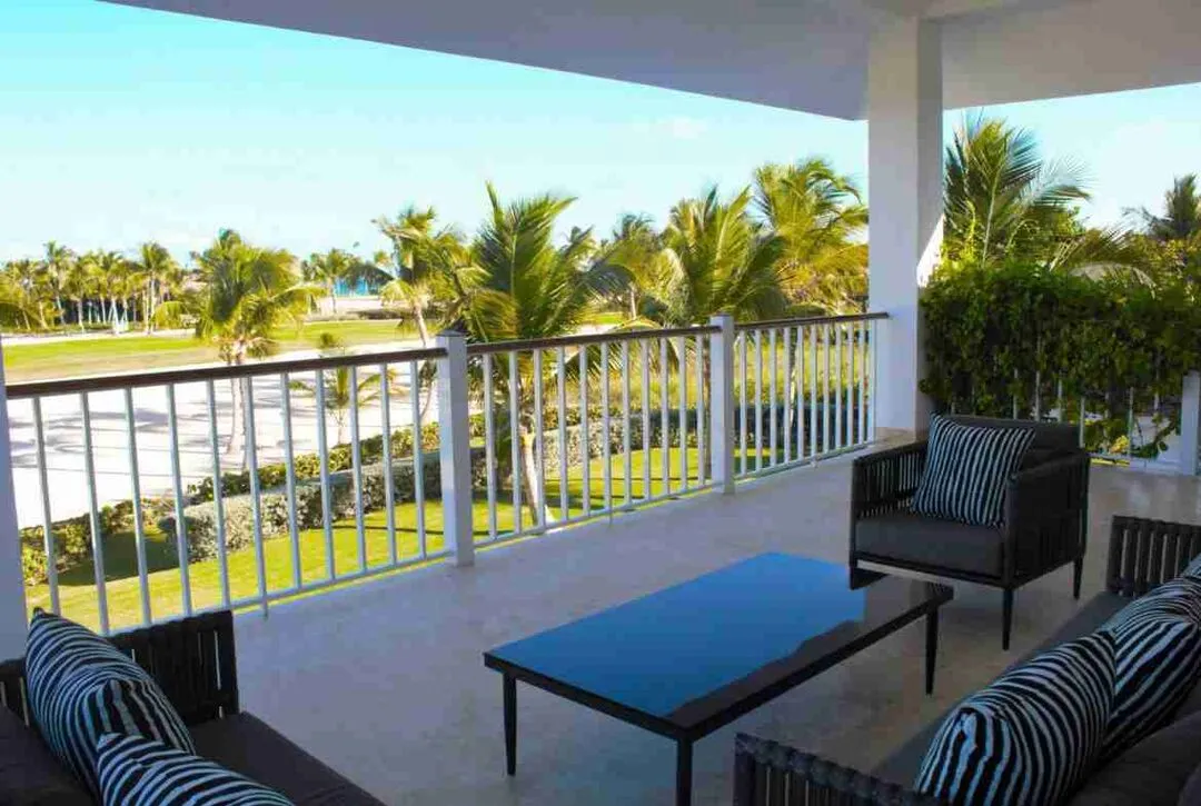 Exclusive five bedroom villa for sale in Punta Cana with stunning sea views and a golf course. 16