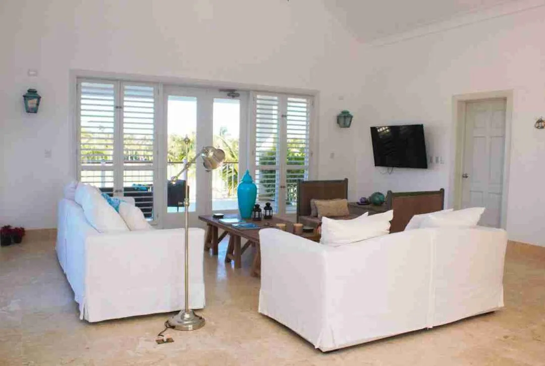 Exclusive five bedroom villa for sale in Punta Cana with stunning sea views and a golf course. 20