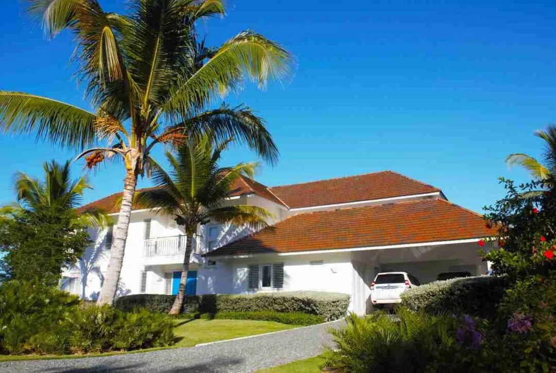Exclusive five bedroom villa for sale in Punta Cana with stunning sea views and a golf course. 22
