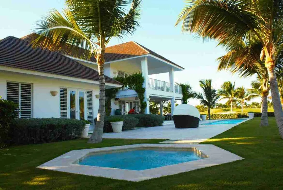 Exclusive five bedroom villa for sale in Punta Cana with stunning sea views and a golf course. 23