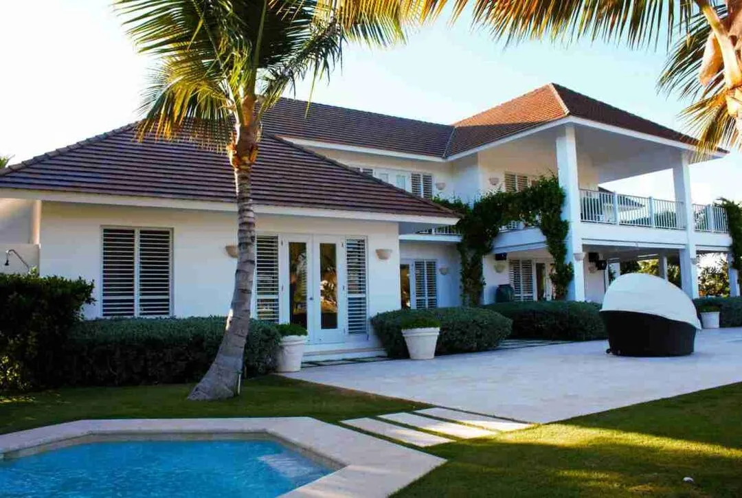 Exclusive five bedroom villa for sale in Punta Cana with stunning sea views and a golf course. 24