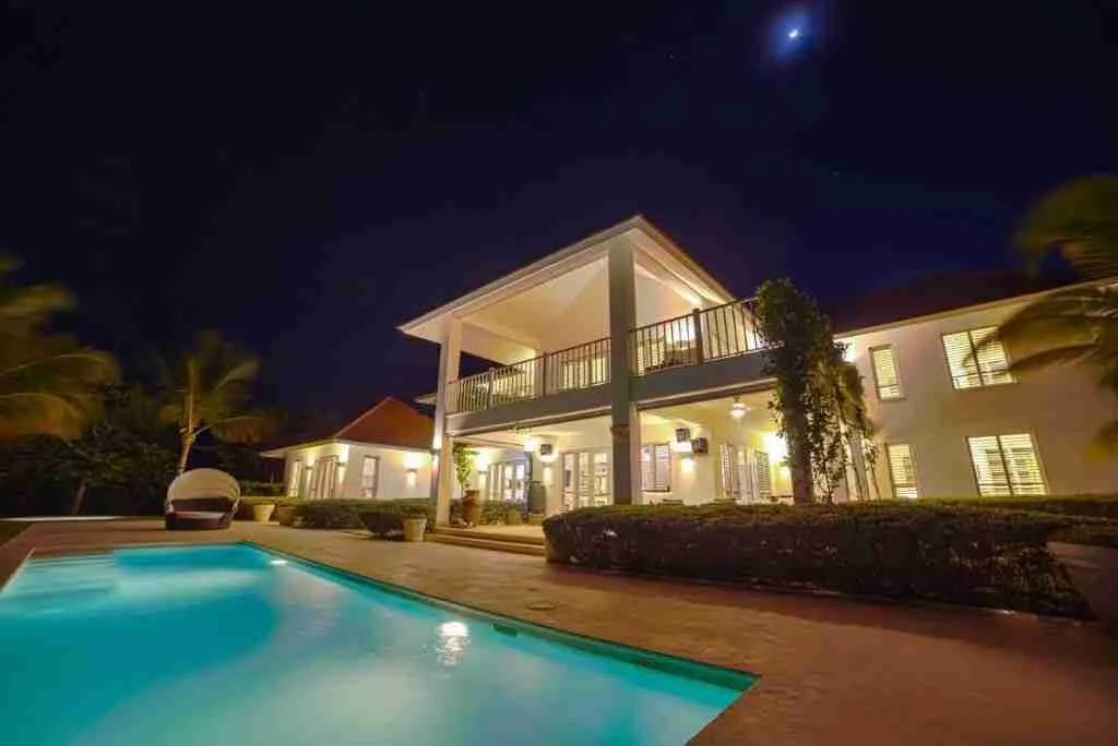 Exclusive five bedroom villa for sale in Punta Cana with stunning sea views and a golf course. 40