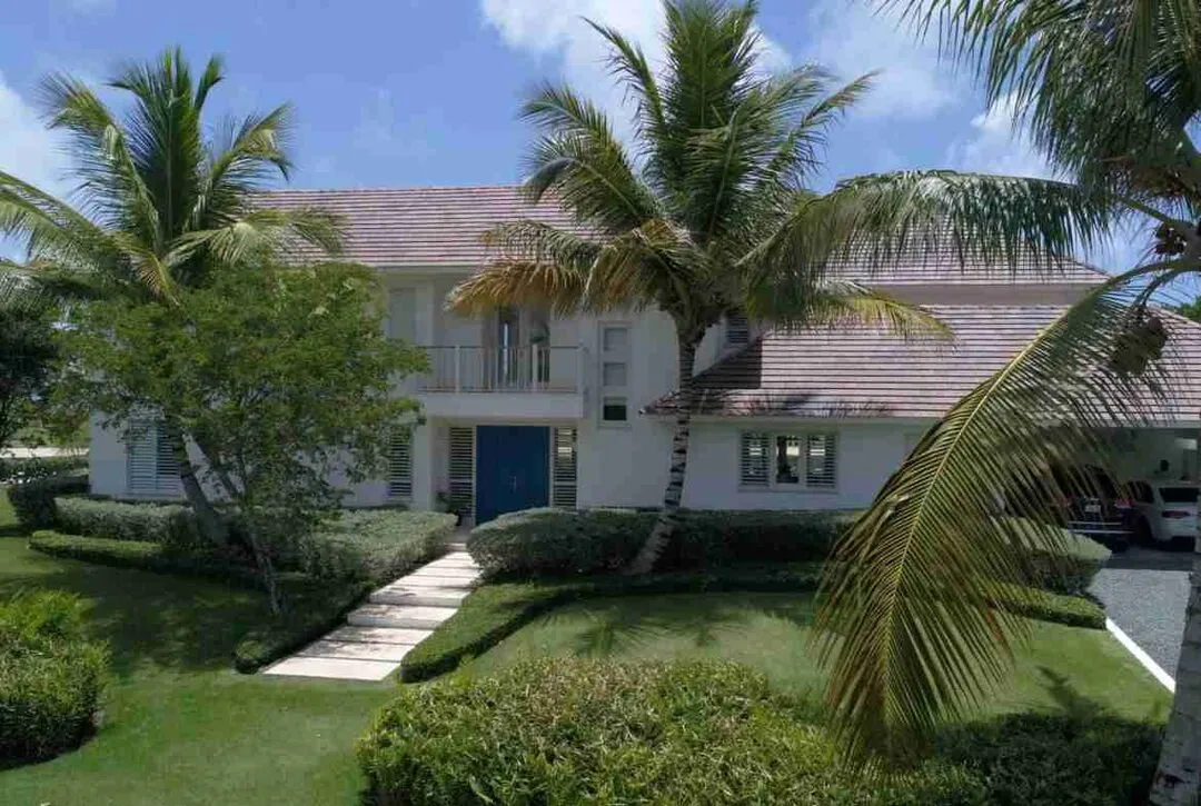Exclusive five bedroom villa for sale in Punta Cana with stunning sea views and a golf course. 44