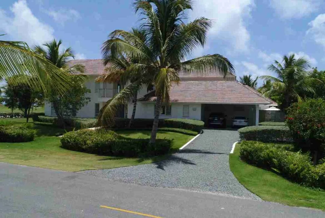 Exclusive five bedroom villa for sale in Punta Cana with stunning sea views and a golf course. 45