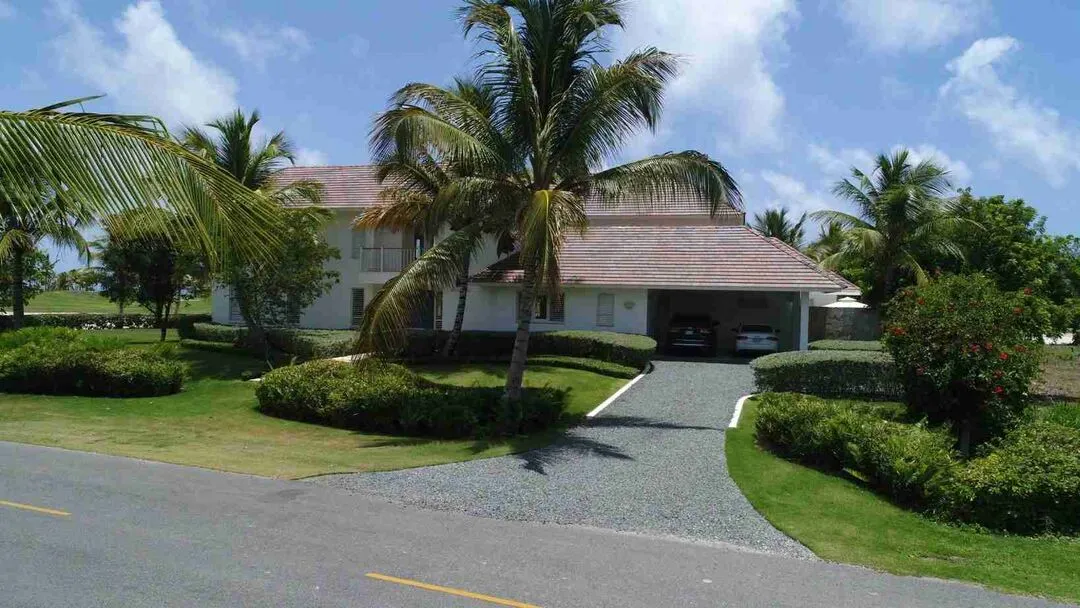 Exclusive five bedroom villa for sale in Punta Cana with stunning sea views and a golf course. 45 Exclusive five bedroom villa for sale in Punta Cana with stunning sea views and a golf course. 45