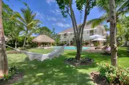 Incredible Four bedroom villa for sale with golf course views minutes from the beach 10