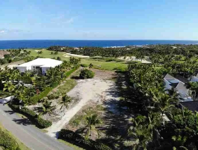 Impressive Punta Cana lot for sale with golf and sea views 2