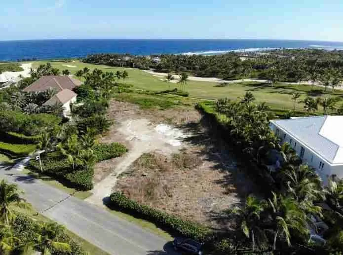 Impressive Punta Cana lot for sale with golf and sea views 3