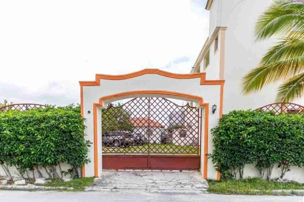 Amazing Invest Opportunity 42 Bedroom Hotel With Large Pool 24