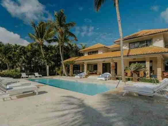 Breathtaking 7BR Villa for saleFully furnished with golf views in Punta Cana 55