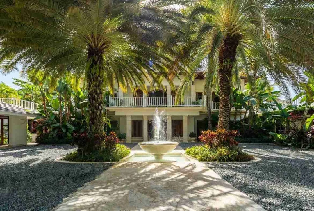 Elegant 6 Bedroom villa Fully Furnished for sale with amazing golf views 1