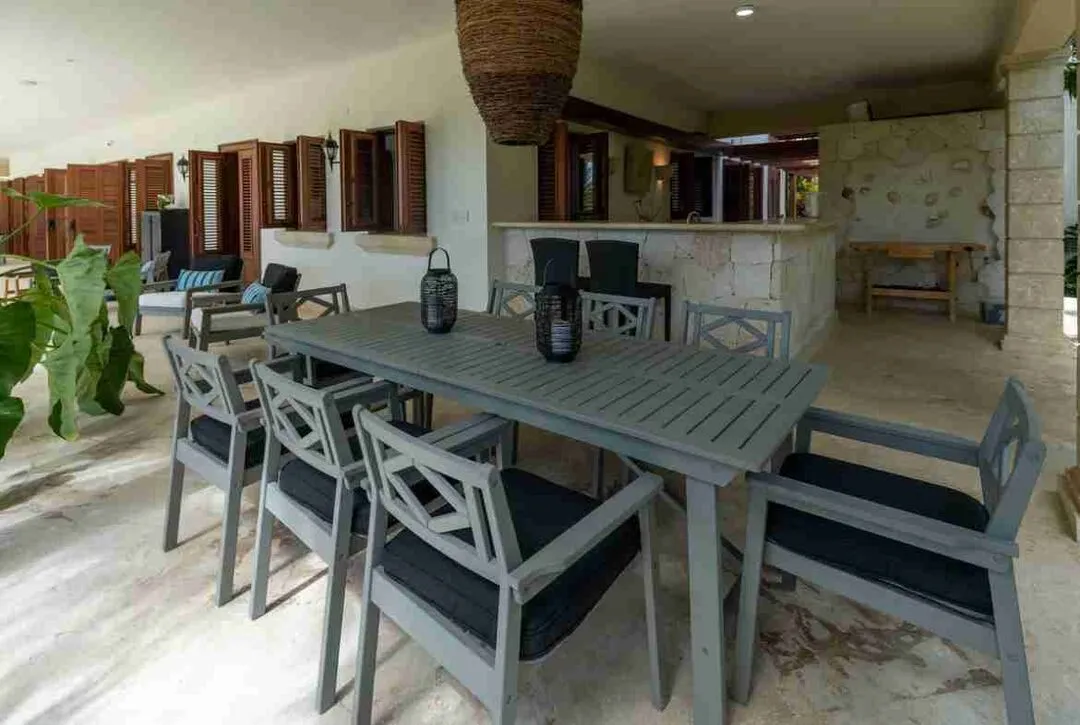 Elegant 6 Bedroom villa Fully Furnished for sale with amazing golf views 10