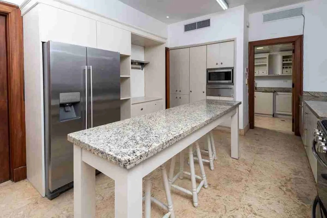 Elegant 6 Bedroom villa Fully Furnished for sale with amazing golf views 12 Elegant 6 Bedroom villa Fully Furnished for sale with amazing golf views 12