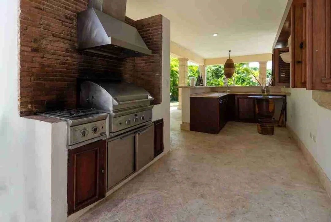 Elegant 6 Bedroom villa Fully Furnished for sale with amazing golf views 15