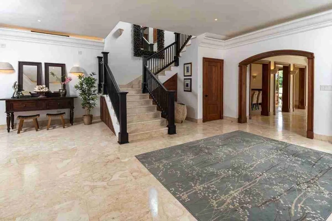 Elegant 6 Bedroom villa Fully Furnished for sale with amazing golf views 16 Elegant 6 Bedroom villa Fully Furnished for sale with amazing golf views 16