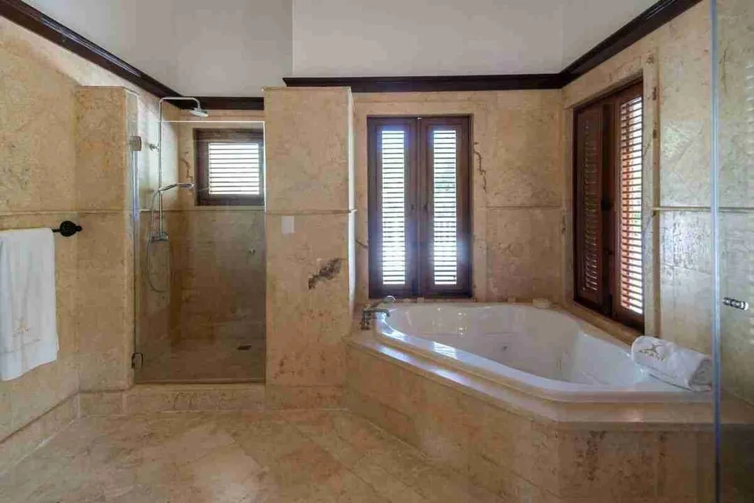 Elegant 6 Bedroom villa Fully Furnished for sale with amazing golf views 21 Elegant 6 Bedroom villa Fully Furnished for sale with amazing golf views 21