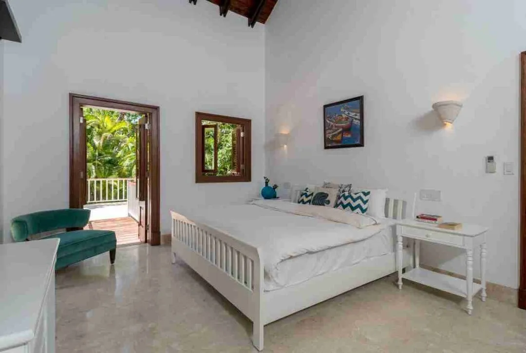 Elegant 6 Bedroom villa Fully Furnished for sale with amazing golf views 22