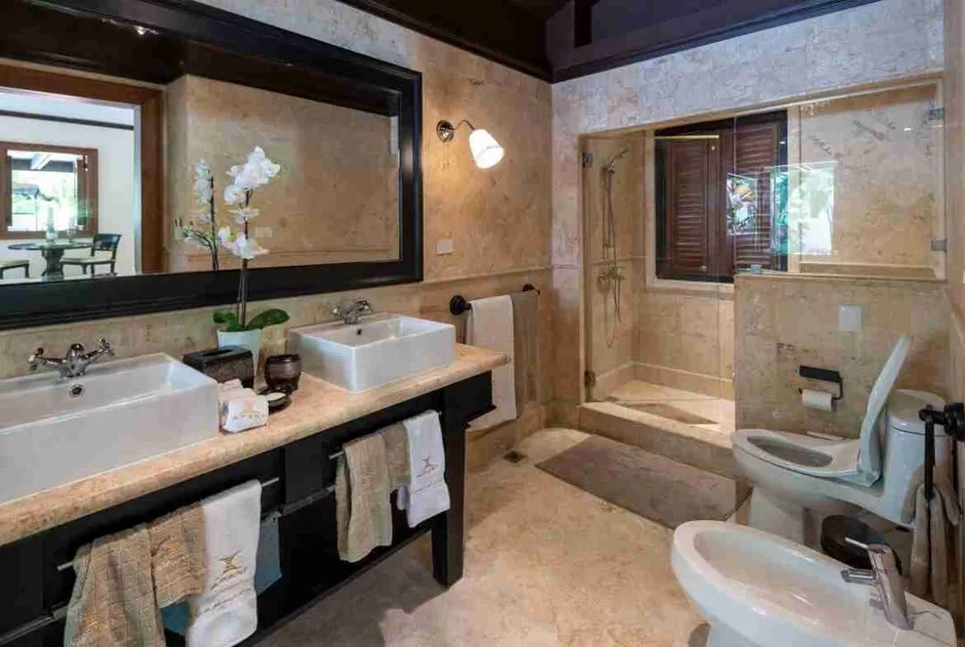 Elegant 6 Bedroom villa Fully Furnished for sale with amazing golf views 23