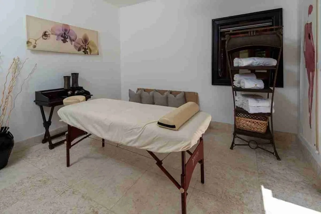 Elegant 6 Bedroom villa Fully Furnished for sale with amazing golf views 24 Elegant 6 Bedroom villa Fully Furnished for sale with amazing golf views 24