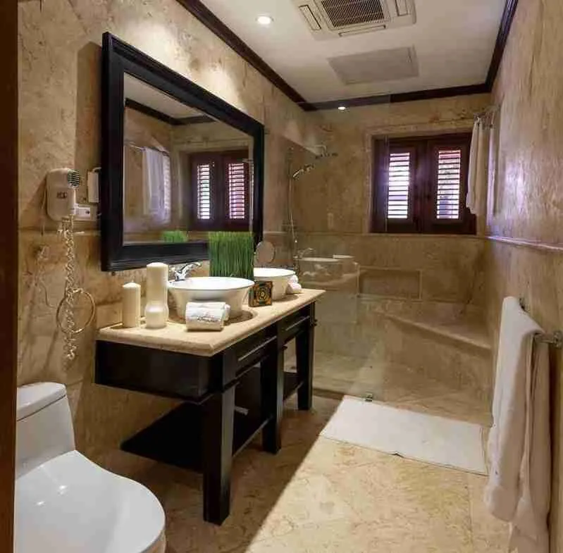 Elegant 6 Bedroom villa Fully Furnished for sale with amazing golf views 27