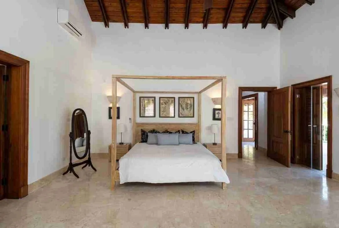 Elegant 6 Bedroom villa Fully Furnished for sale with amazing golf views 29