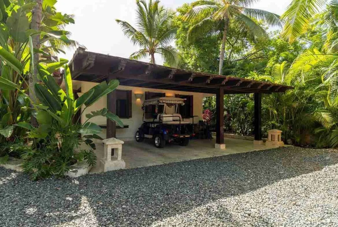 Elegant 6 Bedroom villa Fully Furnished for sale with amazing golf views 32