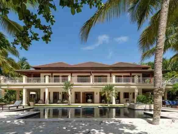 Elegant 6 Bedroom villa Fully Furnished for sale with amazing golf views 37