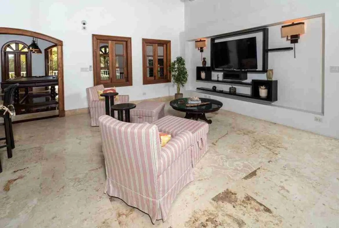Elegant 6 Bedroom villa Fully Furnished for sale with amazing golf views 9