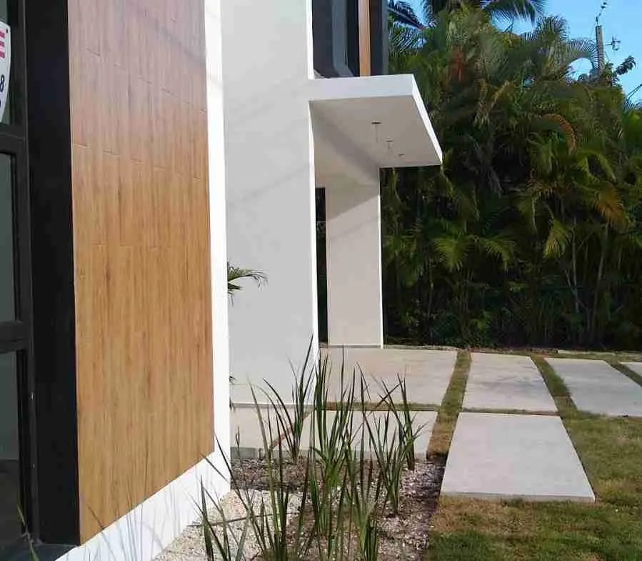 Luxury and Spacious 4BR Villa for sale with large pool. 14