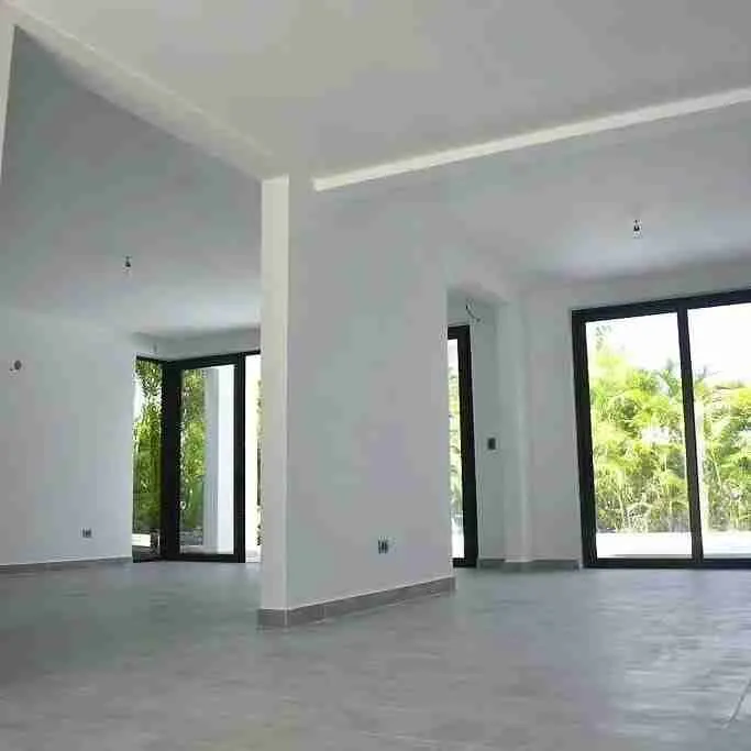 Luxury and Spacious 4BR Villa for sale with large pool. 15