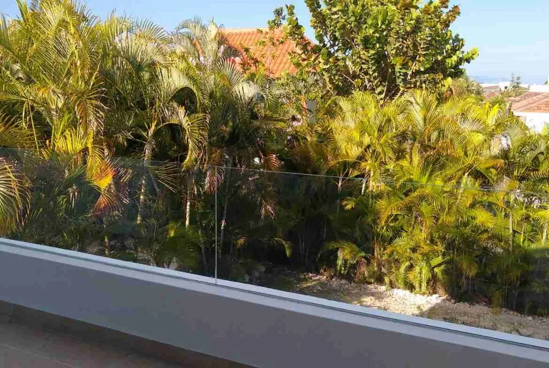 Luxury and Spacious 4BR Villa for sale with large pool. 9