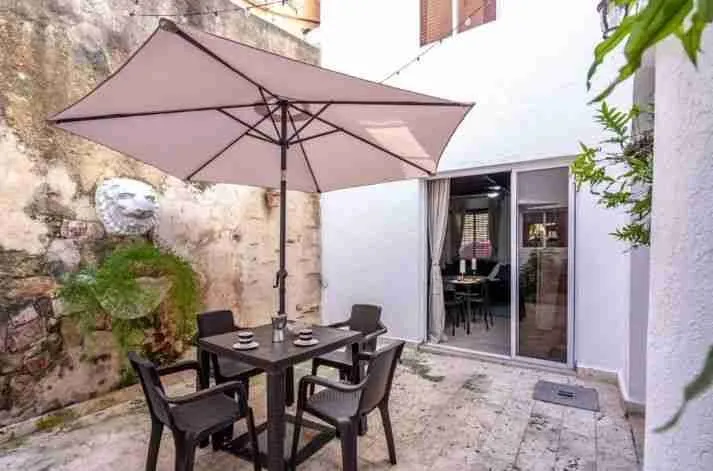 Amazing Building for sale in the Colonial Zone with great amenities 9