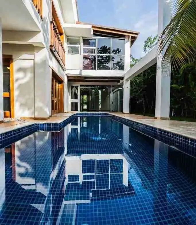 Four bedroom villa with pool, near the beach in Punta Cana Village