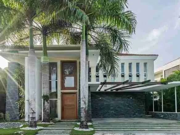 Four bedroom villa with pool near the beach in Punta Cana Village 14