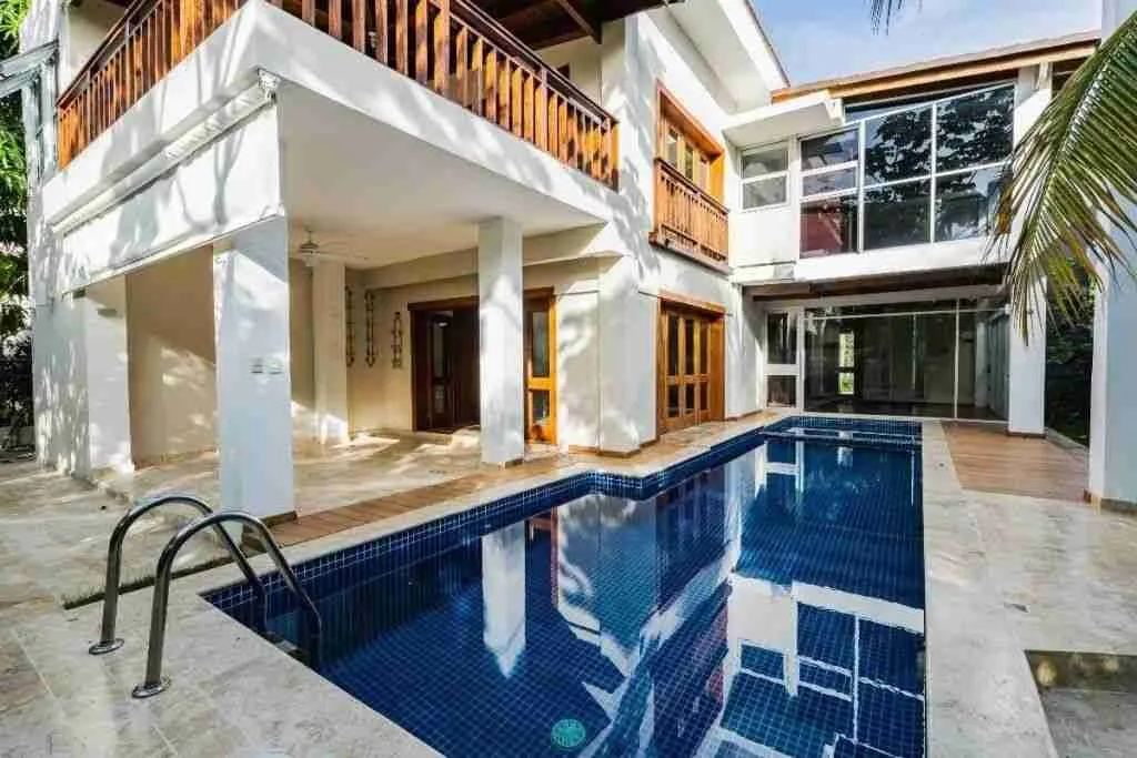 Four bedroom villa with pool near the beach in Punta Cana Village 2