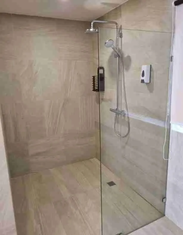 Magnificent 2 BDR Apartment for sale large swimming pool and great amenities 40