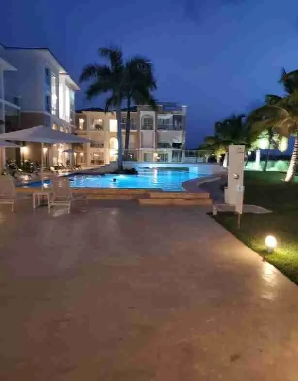 Magnificent 2 BDR Apartment for sale large swimming pool and great amenities 44