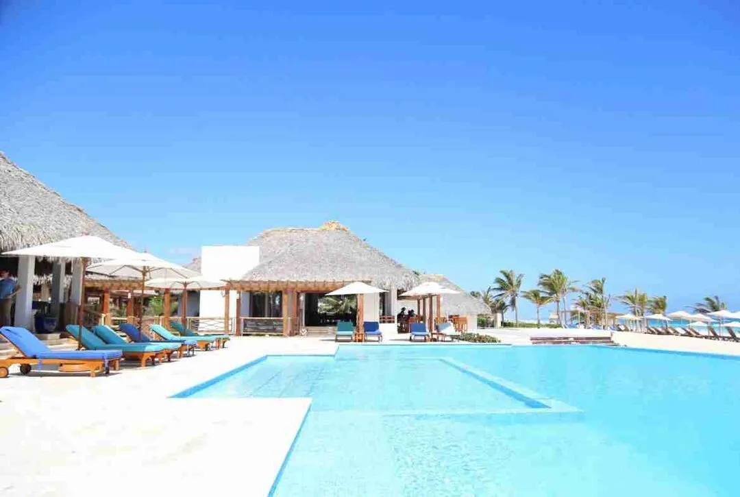 Magnificent 2 BDR Apartment for sale large swimming pool and great amenities 7.1