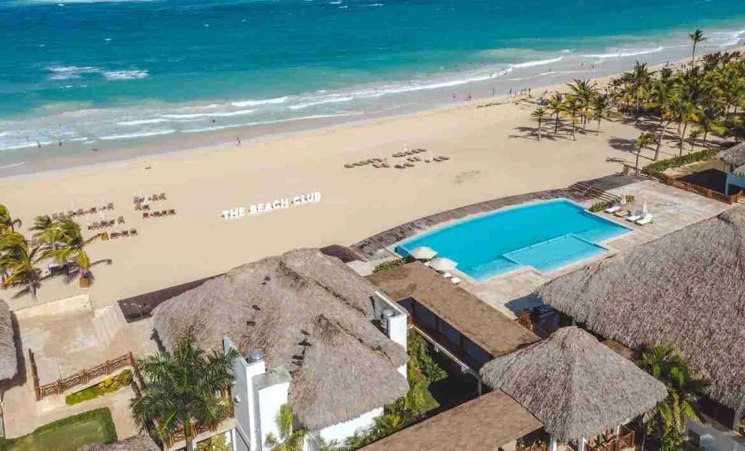 Magnificent 2 BDR Apartment for sale large swimming pool and great amenities 9.1